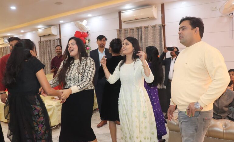 वेलेंटाइन डे की रात पटना में कपल ने खूब की मस्ती,कैसे और कब हुआ प्यार?सबने बताई अपनी स्टोरी