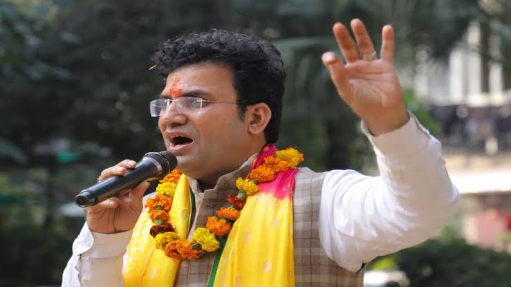 विधायक ऑफिस से सारा सामान उठा ले गए मनीष सिसोदिया,बीजेपी विधायक रवींद्र सिंह नेगी ने लगाया बड़ा आरोप