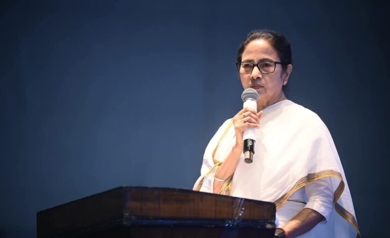 विवादित बयान देने के बाद ममता बनर्जी का आया सफाई,बोली-सभी धर्मों का सम्मान करती हूं