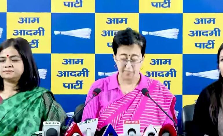 विधायकों संग सीएम रेखा से मिलने के लिए आतिशी ने मांगा समय,ठगा महसूस कर रहीं दिल्ली की महिलाएं