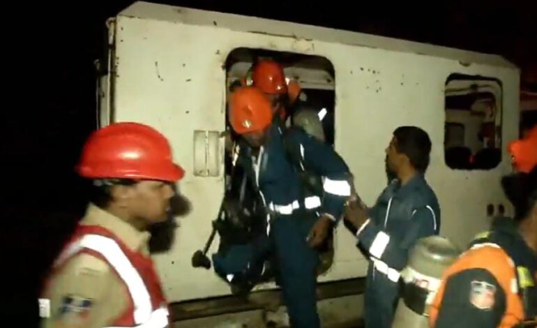 सुरंग में फंसे 8 मजदूरों को बाहर निकालना हुआ मुश्किल,मलबा और पानी ने बढ़ाई परेशानी