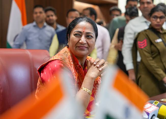 दिल्ली की महिलाओं को इस दिन से मिलेंगे 2500 रुपये,8 मार्च से शुरू होगी रजिस्ट्रेशन प्रक्रिया