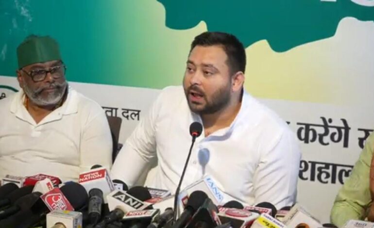 नीतीश को महागठबंधन में शामिल होने वाली खबर पर भड़के तेजस्वी,बोले-इस तरह की फालतू बातें नहीं होनी चाहिए