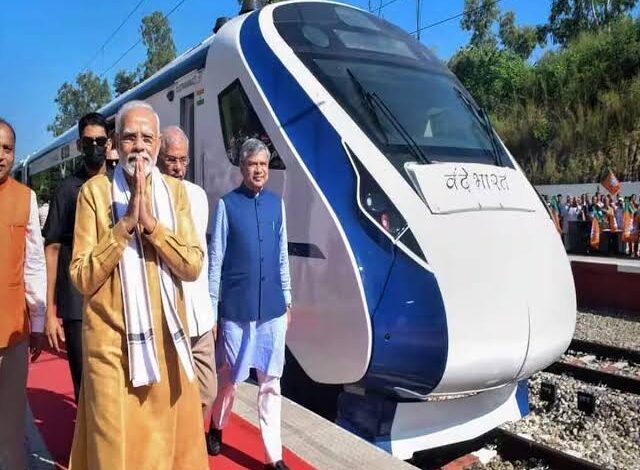 इस दिन से चलेगी जम्मू कश्मीर की पहली वंदे भारत ट्रेन,पीएम मोदी हरी झंडी दिखाकर देंगे लाइन क्लियर
