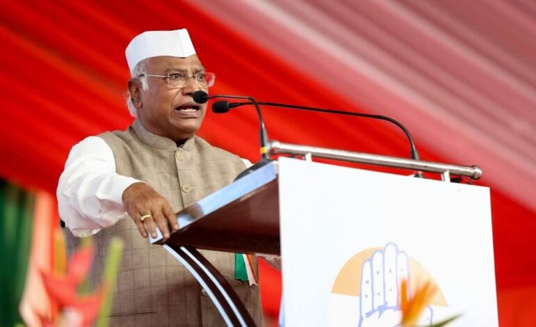 कांग्रेस नेताओं को मिल गया चेतावनी,जो पार्टी के लिए काम नहीं कर सकते वह सेवानिवृत्त हो जाएं