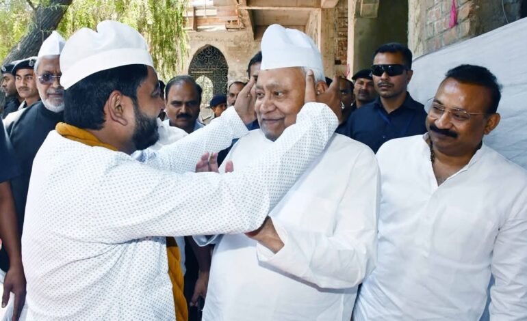 नीतीश कुमार को क्या अब सच में किसी मौलाना की जरूरत नहीं है?जेडीयू पार्टी को नहीं चाहिए मुस्लिमों का वोट!