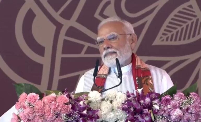 विपक्ष पर हमलावर हुए पीएम मोदी,बोले-उनका सिद्धांत है परिवार का साथ,परिवार का विकास..