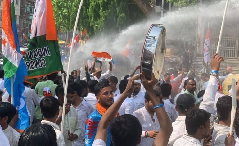 कांग्रेस कार्यकर्ताओं के ऊपर चला वाटर केनन,पटना की सड़कों पर आज जमकर हुआ हंगाम