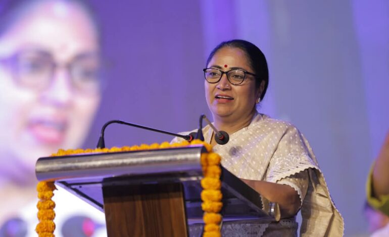 दिल्ली में अब प्राइवेट स्कूलों की नहीं चलेगी मनमानी,सीएम रेखा ने दिखाई सख्ती