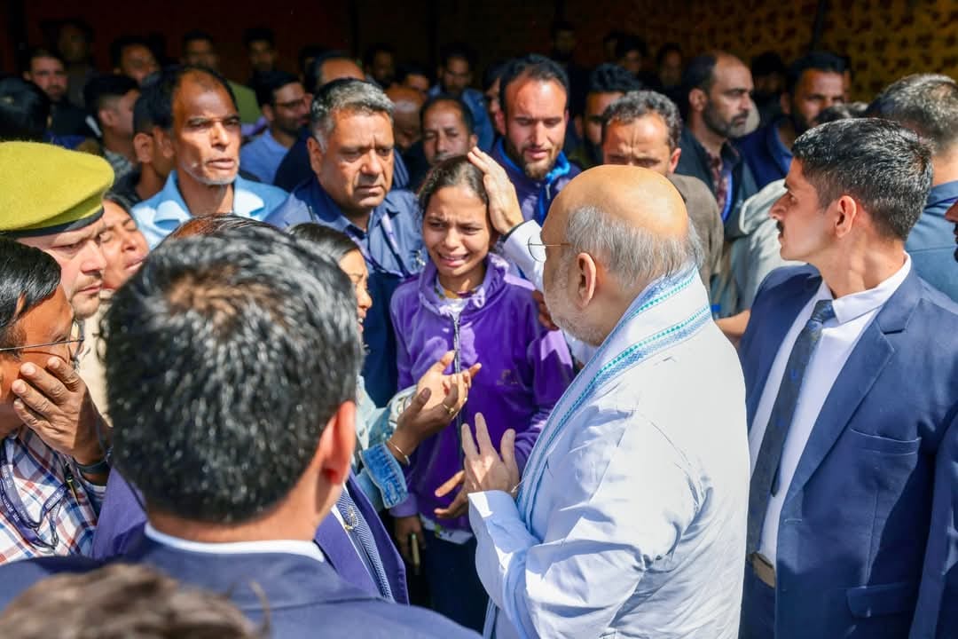 पीड़ित परिवारों से मिले अमित शाह,जम्मू-कश्मीर में बढ़ाई गई सुरक्षा