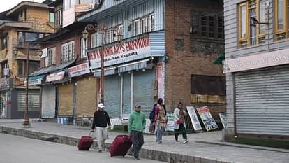 घाटी में कई स्थानों पर दिखा शांतिपूर्ण विरोध प्रदर्शन,जम्मू-कश्मीर में दिखा बंद का असर