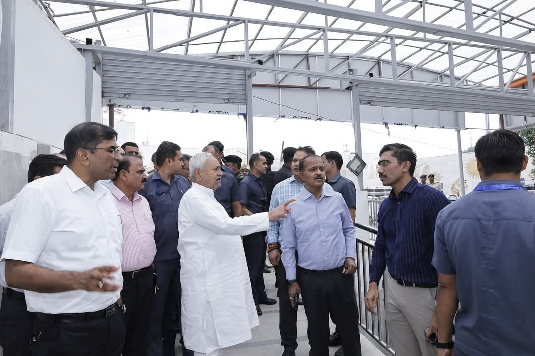 डबल डेकर फ्लाईओवर का मुख्यमंत्री नीतीश ने किया निरीक्षण,अधिकारियों को दिए कई निर्देश