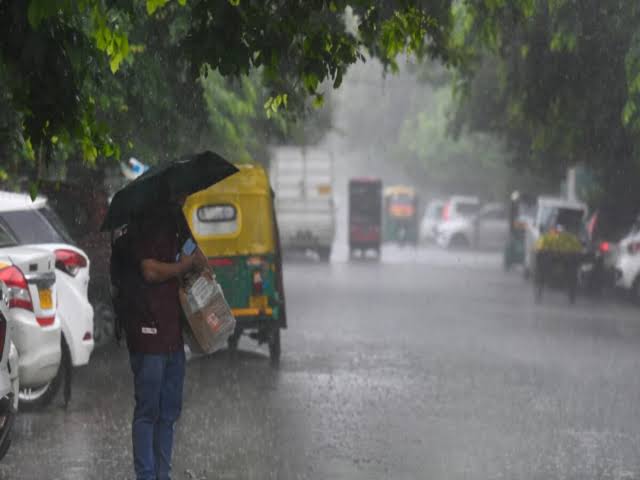 आंधी के साथ होगी तेज बारिश,मौसम ने ली करवट