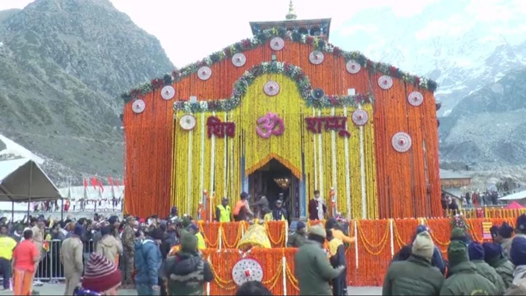 भक्तों के दर्शनार्थ के लिए आज खोल दिए गए केदारनाथ मंदिर के कपाट,हजारों की संख्या में पहुंचेंगे श्रद्धालु