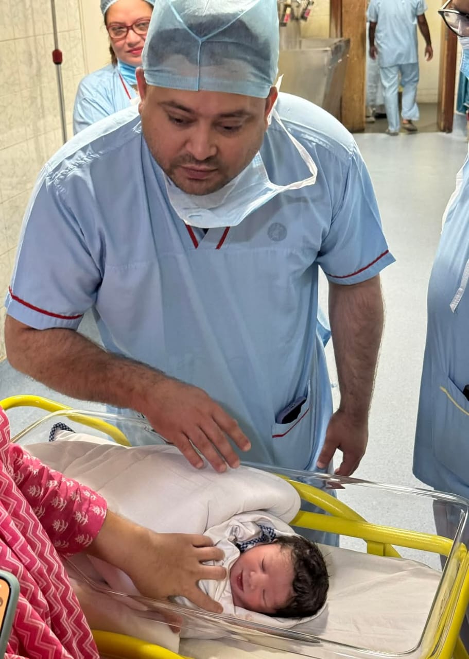 तेजस्वी यादव ने अपने बेटे की तस्वीर की शेयर,लालू परिवार में आया एक और नया सदस्य