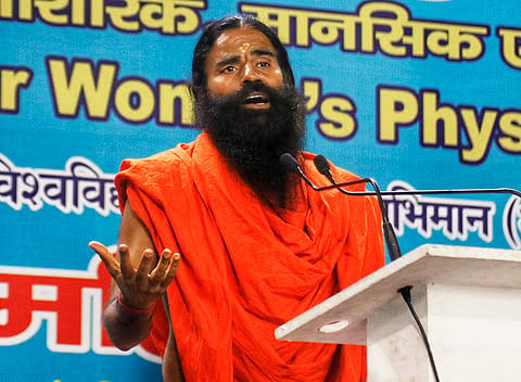 दिल्ली हाई कोर्ट ने बाबा रामदेव को लगाई फटकार,कहा-उनको पेशी के लिए आना होगा
