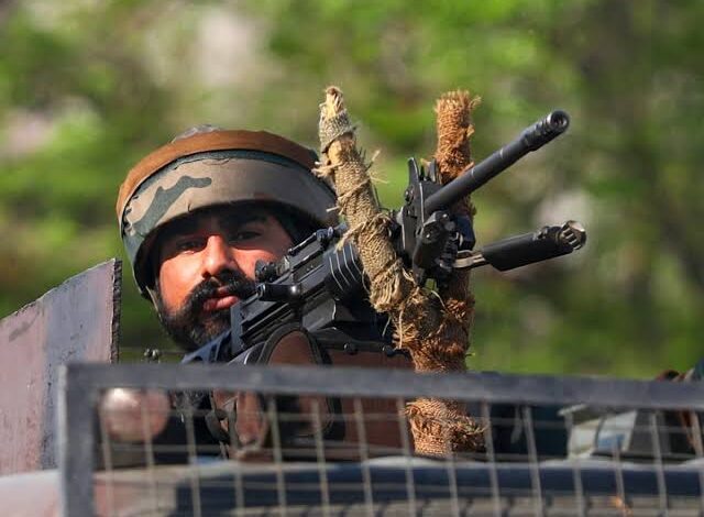 LoC पर लगातार सीजफायर का उल्लंघन कर रहा है पाकिस्तान,भारतीय सेना भी दे रहे हैं मुंहतोड़ जवाब