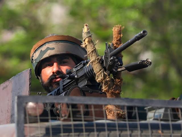 LoC पर लगातार सीजफायर का उल्लंघन कर रहा है पाकिस्तान,भारतीय सेना भी दे रहे हैं मुंहतोड़ जवाब