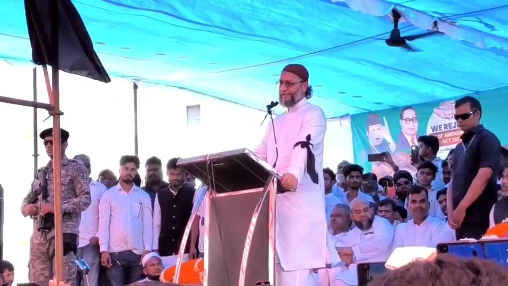 बीते दिन बिहार की राजनीति को गरमा कर चले गए ओवैसी,तेजस्वी की बढ़ा दी परेशानी!
