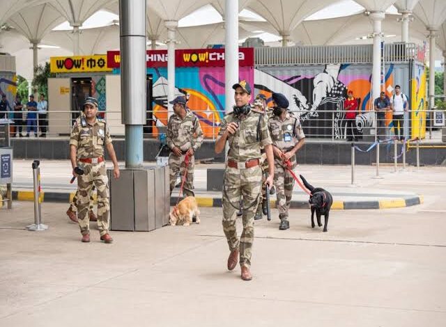 दिल्ली में मॉक ड्रिल से पहले बढ़ाई गई सुरक्षा,पैरामिलिट्री फोर्स के जवानों को भी किया गया तैनात