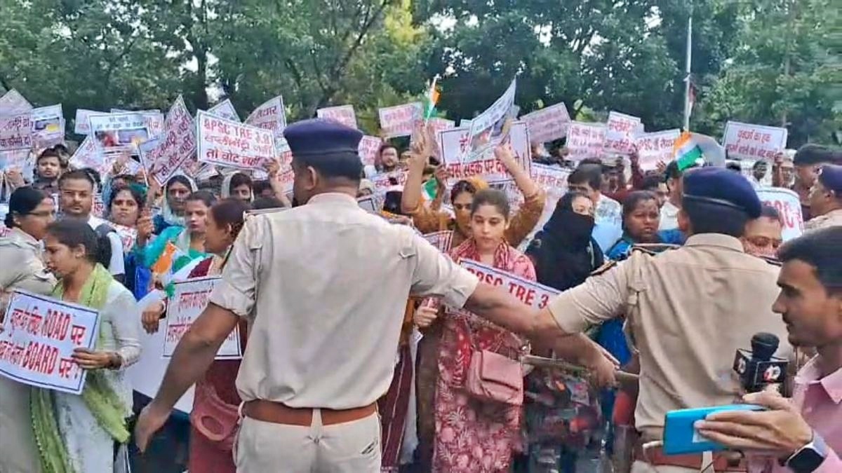 BPSC TRE-3 अभ्यर्थियों की पुलिस के साथ हुई नोक-झोंक,सीएम आवास के पास कर रहे थे प्रदर्शन