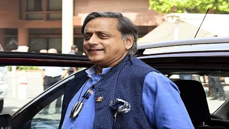 पाकिस्तान पर बोले कांग्रेस सांसद शशि थरूर-उसकी फितरत है मुकर जाने की,उसके वादे पे यकीं कैसे करूं?