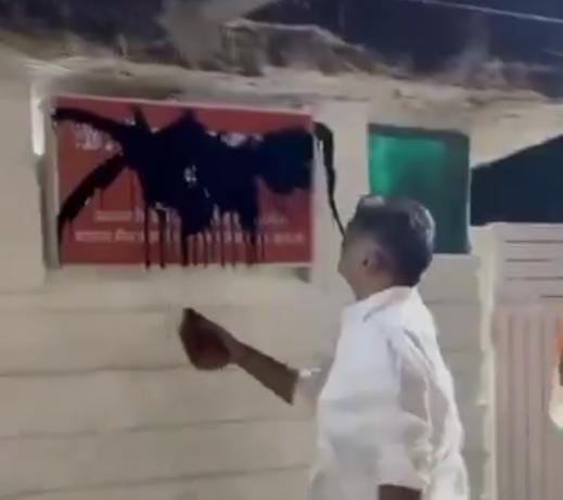 बीजेपी मंत्री को सोफिया कुरैशी पर कमेंट करना पड़ गया महंगा,मंत्री के घर पर कांग्रेस नेताओं का प्रदर्शन