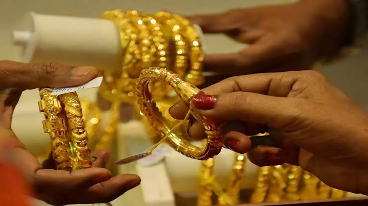 सस्ता हुआ सोना,खरीदारी करने का है सही मौका