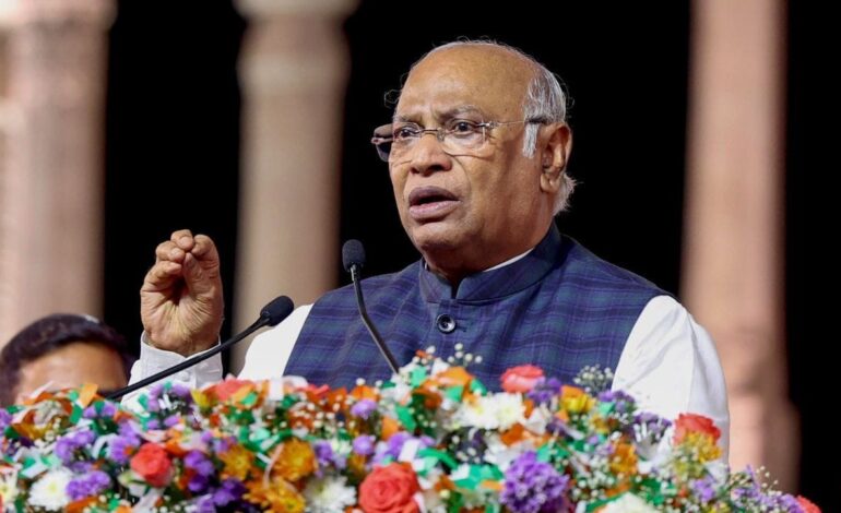 मोदी सरकार के नीतियों पर बरसे मल्लिकार्जुन खरगे,बोले-पाकिस्तान के खिलाफ छिटपुट कार्रवाई क्यों हुई?