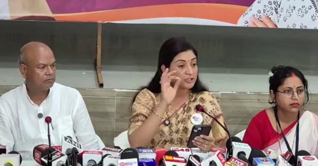 चुनाव से पहले राजद का खेल बिगाड़ने में जुटी कांग्रेस,2500 रुपए हरेक महीने महिलाओं को देने के लिए आज कांग्रेस ने कर दिया ऐलान