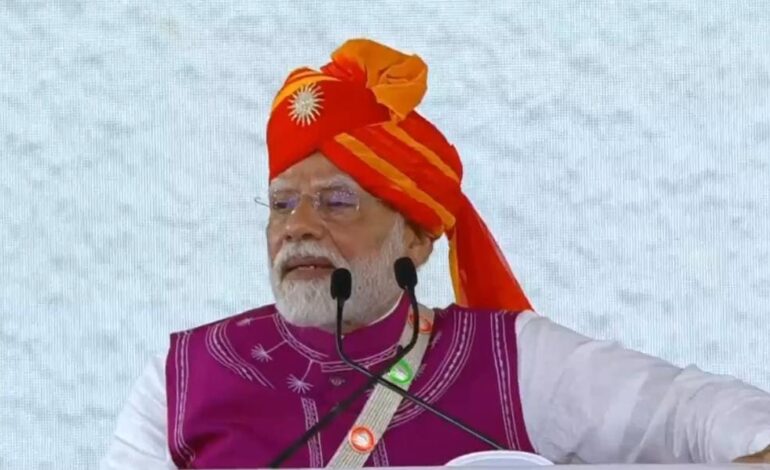 जब कोई हमारी बहनों के सिंदूर को मिटाएगा,तो उसका भी मिटना तय हो जाएगा,रैली में खूब गरजे पीएम मोदी