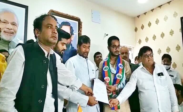 6 साल के लिए पार्टी से बाहर निकाले गए आकाश यादव,तेजप्रताप मामले में पार्टी ने लिया निर्णय