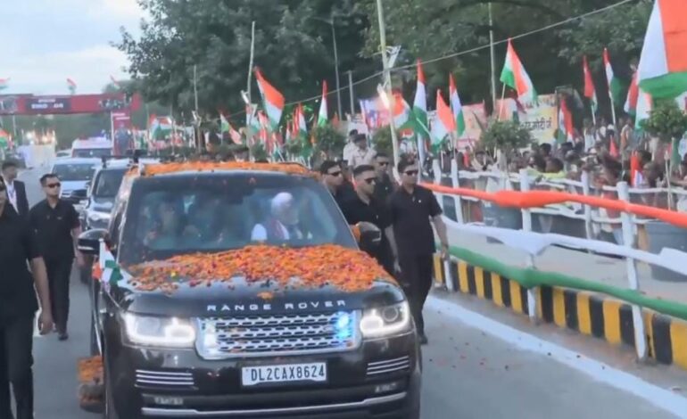 पटना एयरपोर्ट के नए टर्मिनल भवन का पीएम मोदी ने किया उद्घाटन,रोड शो जारी
