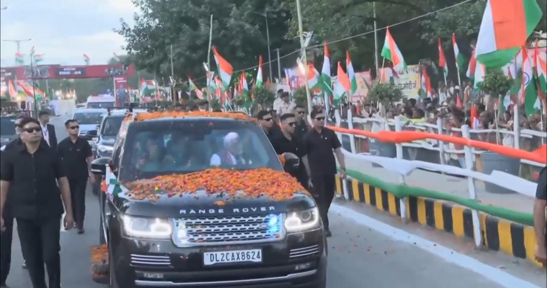 पटना एयरपोर्ट के नए टर्मिनल भवन का पीएम मोदी ने किया उद्घाटन,रोड शो जारी