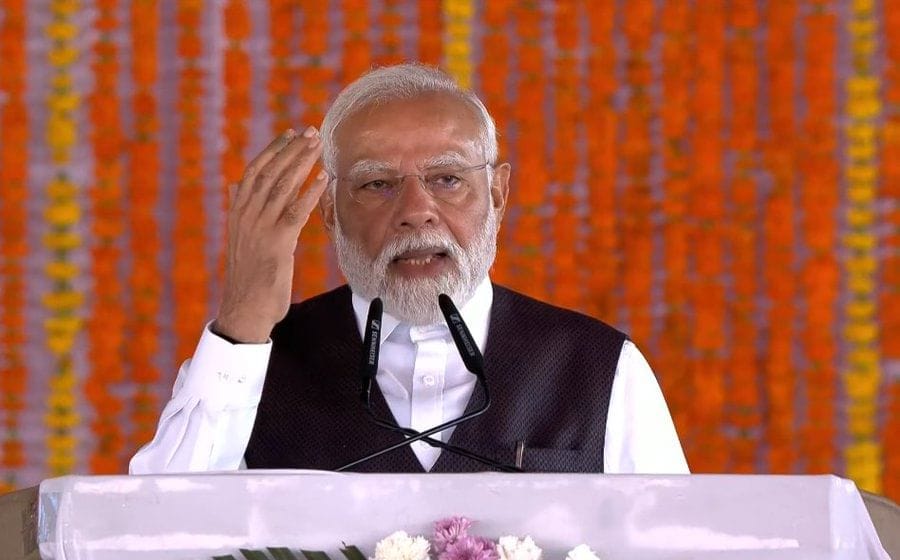 मां वैष्णो देवी की कृपा से आज कश्मीर की वादी भी देश के रेल नेटवर्क से जुड़ गई-पीएम मोदी