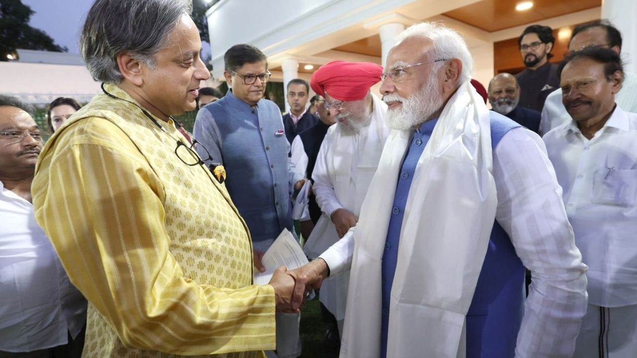 पीएम मोदी से हुई मुलाकात को कांग्रेस सांसद शशि थरूर ने बताया काफी सुखद और बेहतर