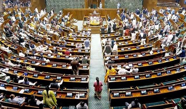 विपक्षी दलों ने आज किया जोरदार हंगामा,लोकसभा और राज्यसभा हुआ स्थगित
