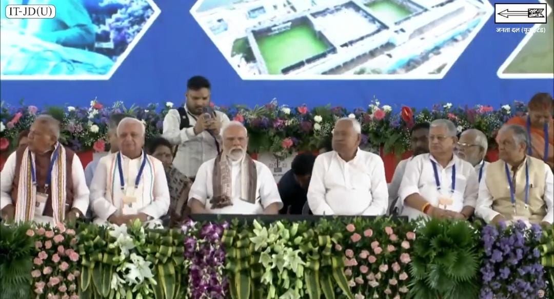 पीएम मोदी के मंच पर आज नजर आए राजद के दो विधायक,तेजस्वी को लगा बड़ा झटका