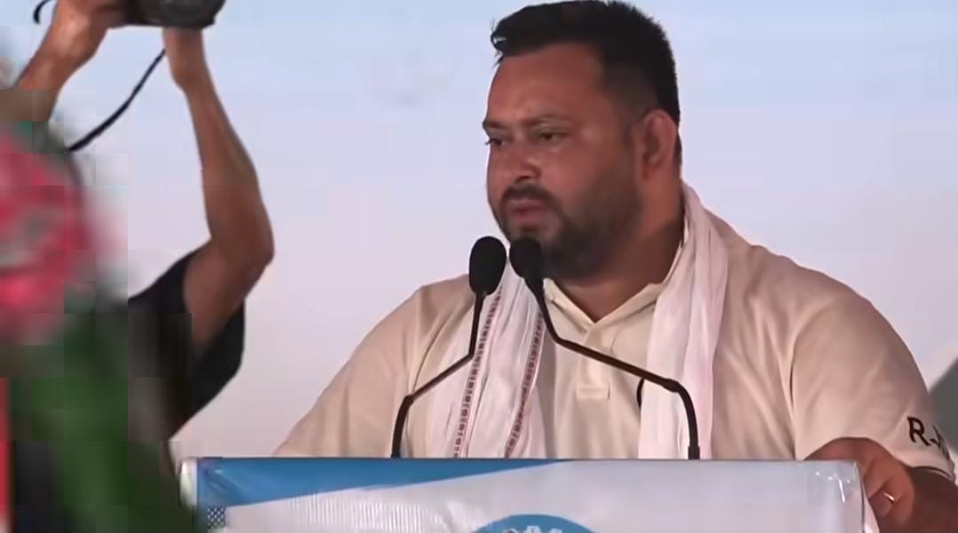 तेजस्वी ने खुद को बताया मुख्यमंत्री पद का उम्मीदवार,देखते रह गए राहुल और अखिलेश