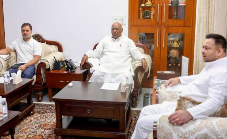 सीट बंटवारे के मुद्दे पर आज होगी विपक्षी दलों की बैठक,राहुल-तेजस्वी रहेंगे मौजूद