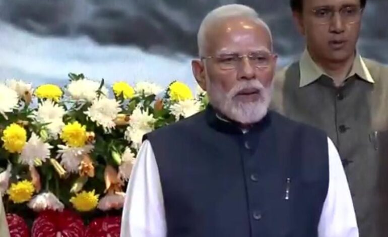 PM मोदी ने जारी किया डाक टिकट और सिक्का,मुद्रा पर पहली बार भारत माता की तस्वीर