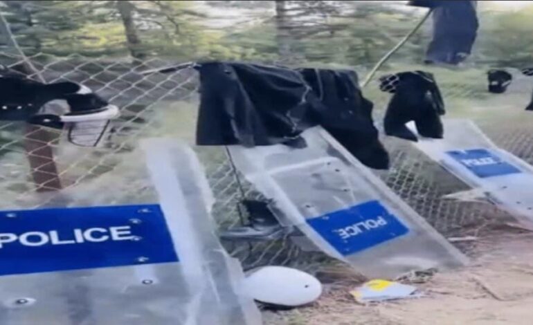 PoK में उड़ाया गया पाक सेना का मजाक,10-10 रुपये में बेची जा रही पाक सेना की वर्दी