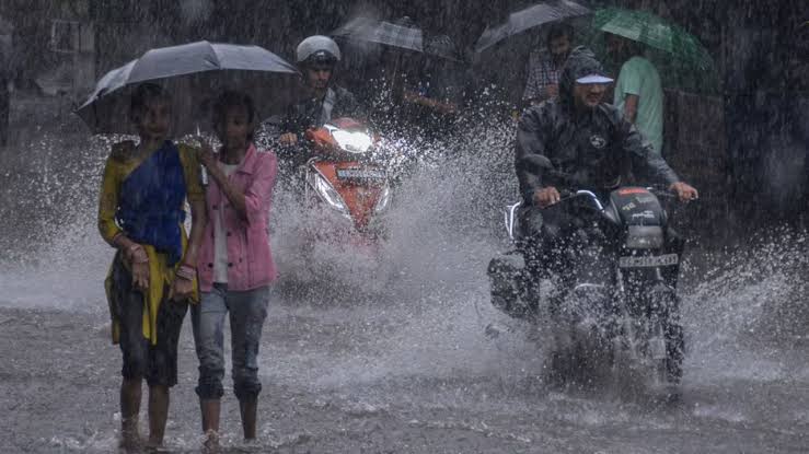 12 राज्यों में भारी बारिश की चेतावनी,जान लीजिए मौसम विभाग का क्या है अपडेट?