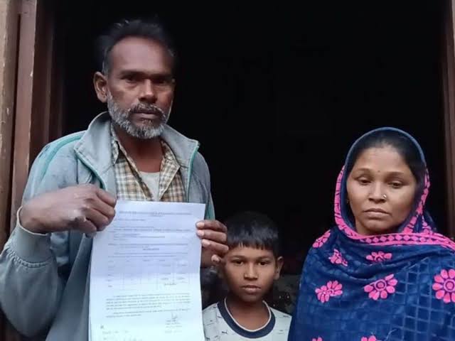 आधार कार्ड से देश में हो रहा है बड़ा खेल,इस मजदूर को मिला 35 करोड़ के टैक्स का नोटिस