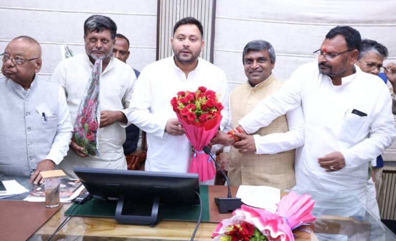 विधायक दल का नेता नहीं बनना चाहते थे तेजस्वी,लालू के कहने पर जानिए कैसे हुए तैयार?