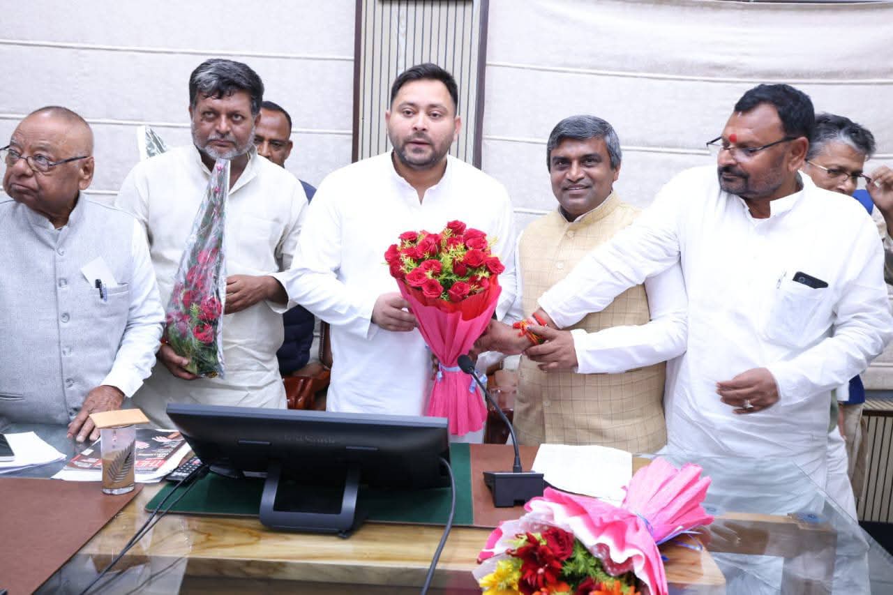 विधायक दल का नेता नहीं बनना चाहते थे तेजस्वी,लालू के कहने पर जानिए कैसे हुए तैयार?