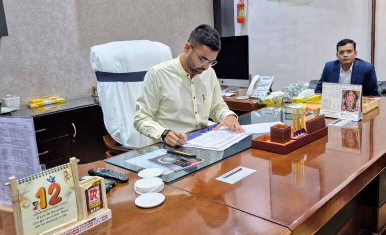 आप लोग मेरा समय बर्बाद कर रहे है,मंत्री दीपक प्रकाश कुशवाहा का पत्रकारों से हुआ बहस