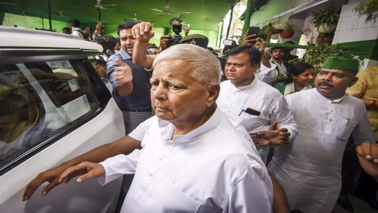 लैंड फॉर जॉब मामले में आज कोर्ट का आने वाला है बड़ा फैसला,लालू परिवार के लिए बढ़ सकती है मुश्किलें!