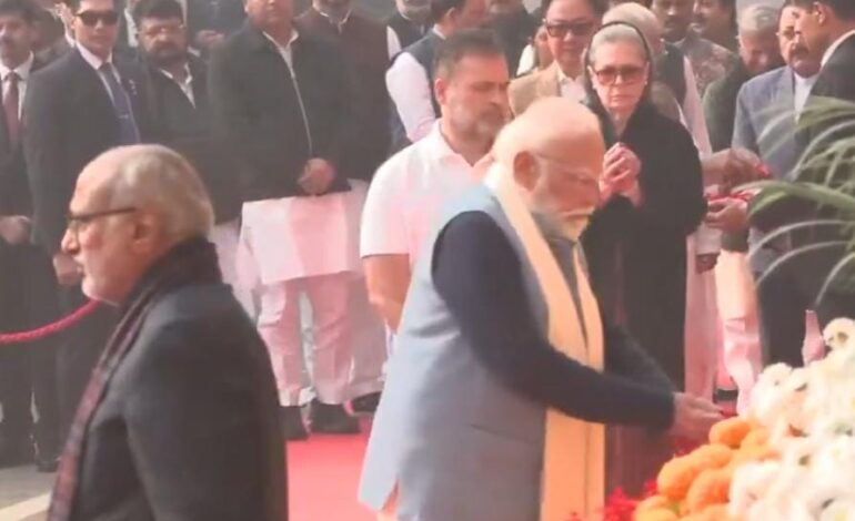 पीएम मोदी-सोनिया गांधी समेत कई नेताओं ने वीर सपूतों को आज किया याद