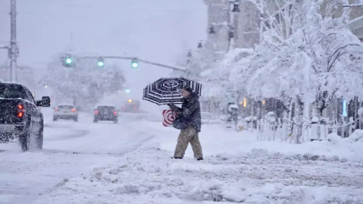 बारिश के साथ बर्फीले तूफान का जारी हुआ अलर्ट,इन राज्यों में और बढ़ेगी ठंड!